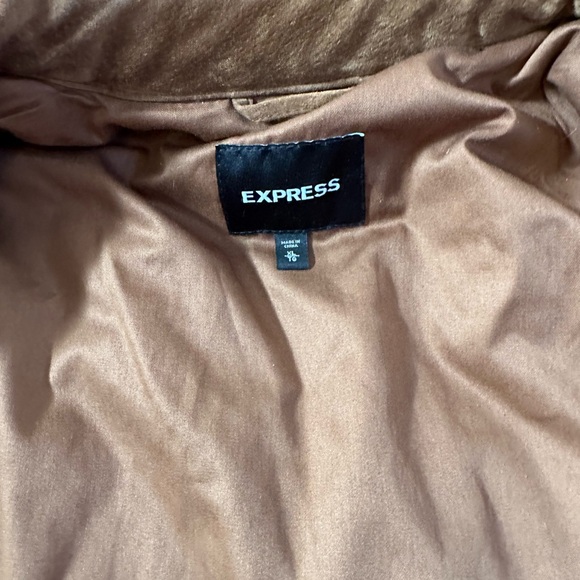 LIKE NEW! You can still smell the new of the suede! Great jacket worn twice - Picture 4 of 7